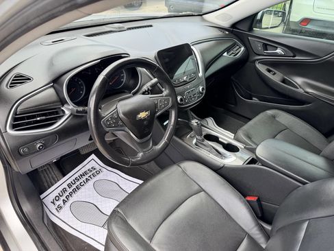 Used 2019 Chevrolet Malibu LT w/ Leather Package FWD image 11