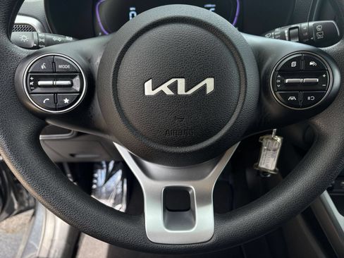 Used 2025 Kia Soul LX w/ LX Technology Package FWD image 26