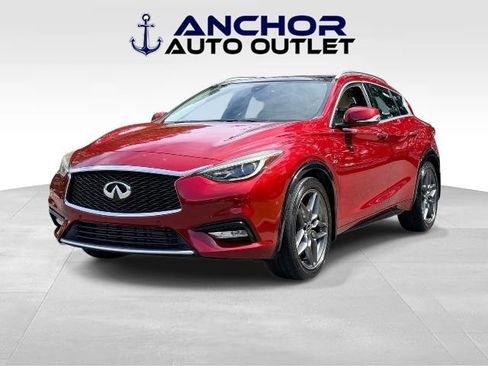 Used 2017 INFINITI QX30 Premium w/ Navigation Package FWD image 4