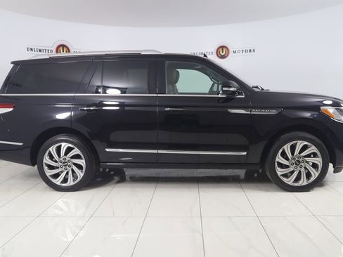 Used 2023 Lincoln Navigator Reserve image 2