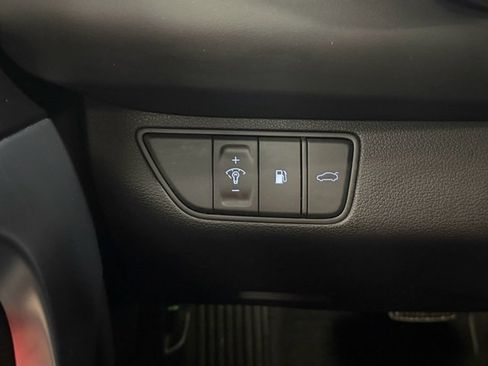 Used 2022 Genesis G70 2.0T image 12