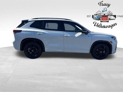 New 2025 Volkswagen Tiguan SE R-Line image 8