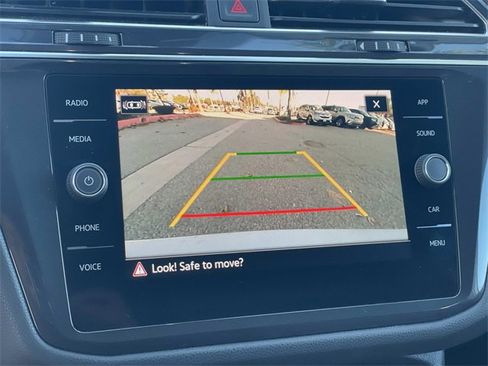Used 2022 Volkswagen Tiguan SE image 14