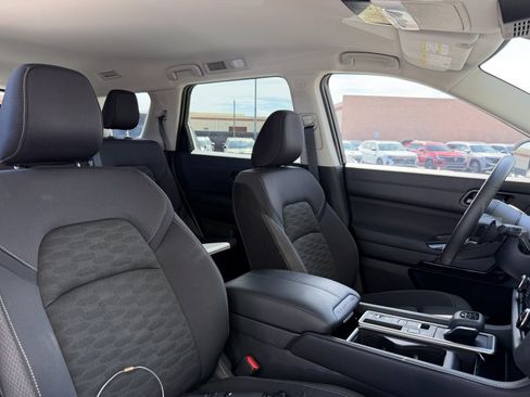 Used 2025 Nissan Pathfinder SV FWD image 39