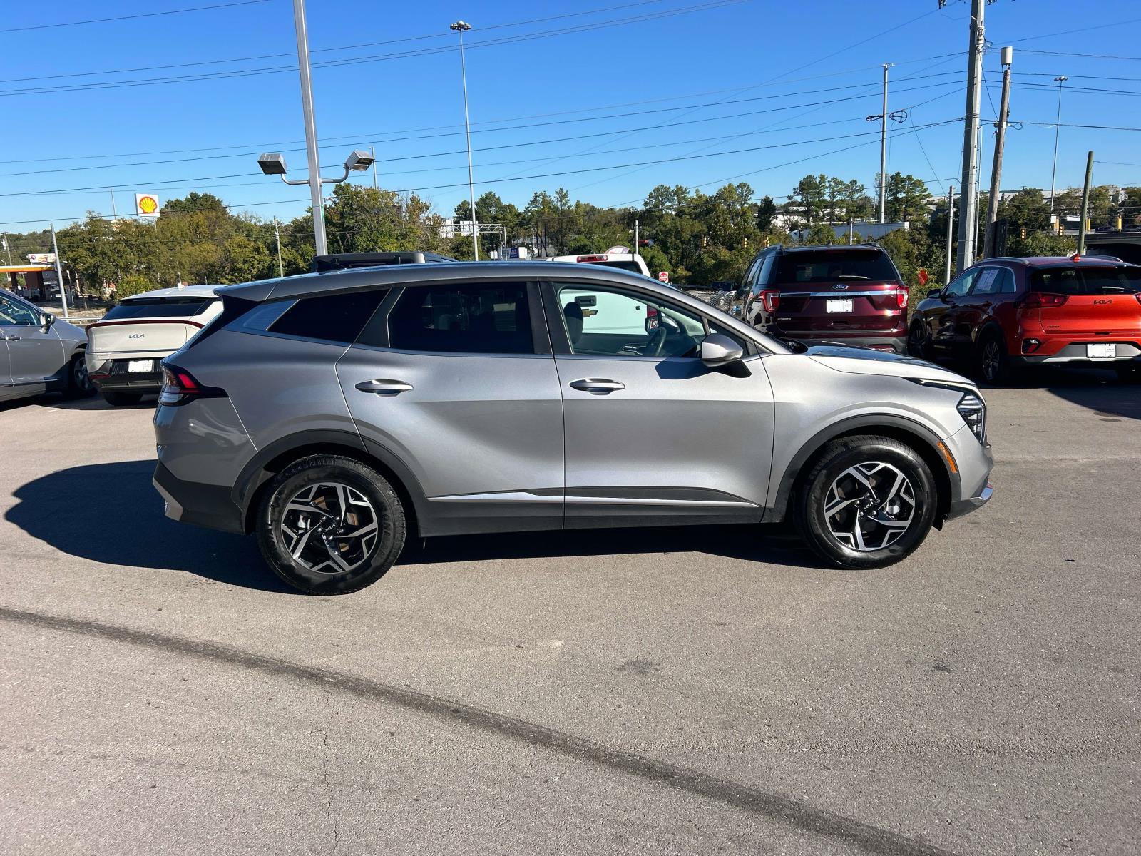 Used 2024 Kia Sportage LX FWD image 2