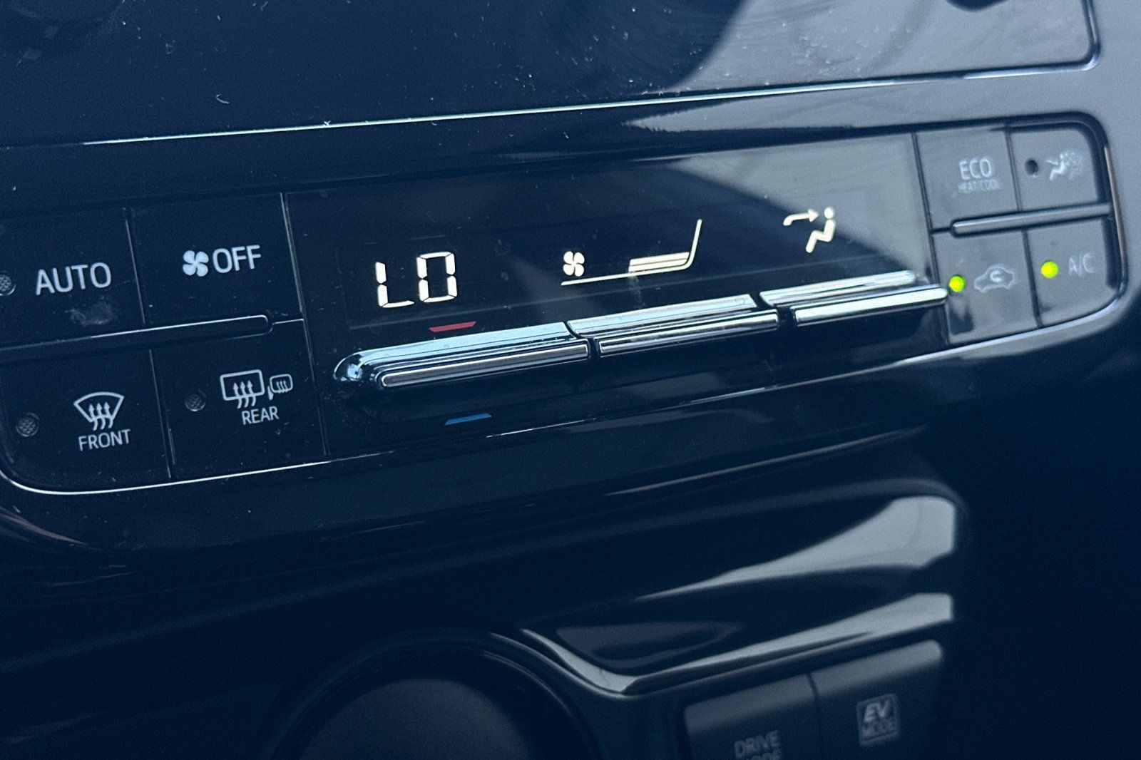 Used 2019 Toyota Prius XLE FWD image 31