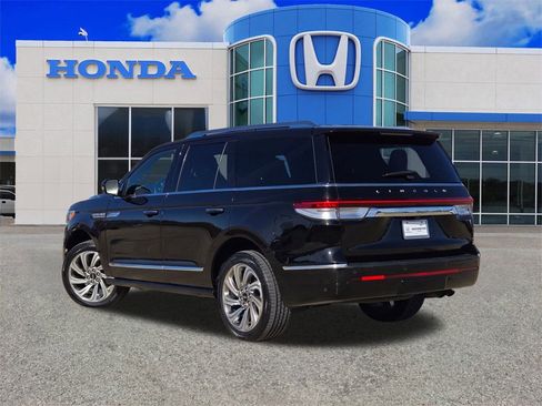 Used 2024 Lincoln Navigator Reserve image 5
