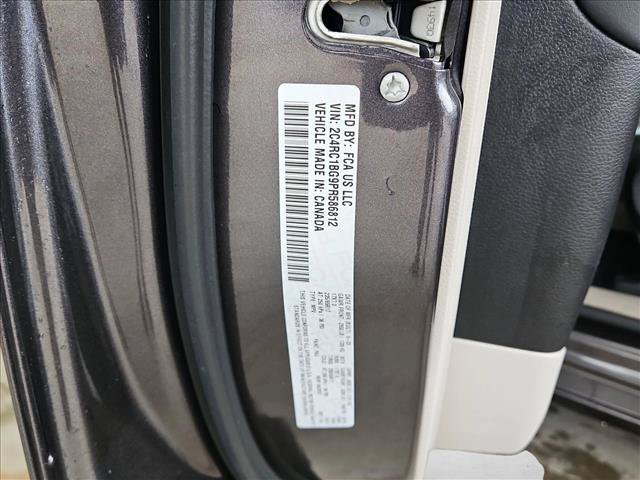 Used 2023 Chrysler Pacifica Touring-L FWD image 25