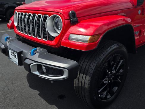 Used 2024 Jeep Wrangler Unlimited Sahara image 11