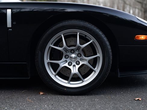 Used 2005 Ford GT RWD image 28