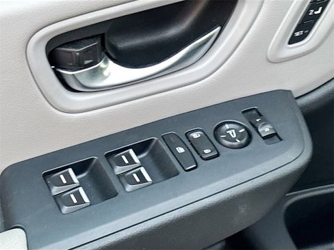 Used 2024 Honda Pilot Touring image 18