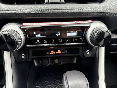 Used 2025 Toyota RAV4 LE image 25