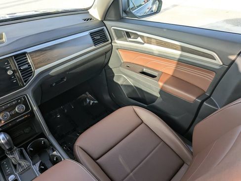 Certified 2023 Volkswagen Atlas SE w/ Panoramic Sunroof Package FWD image 16