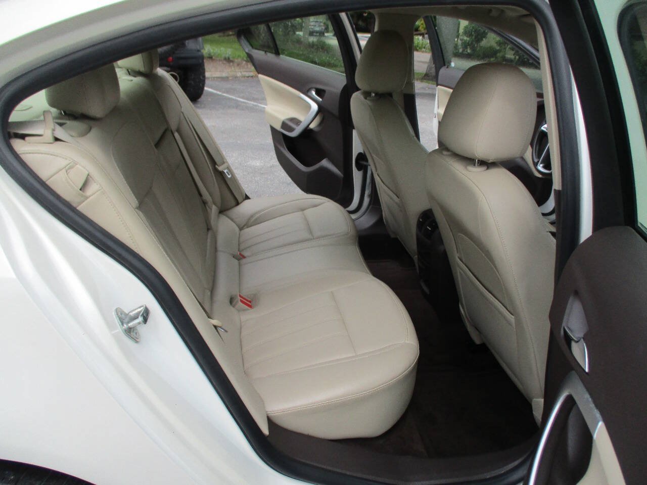 Used 2012 Buick Regal Premium FWD image 23