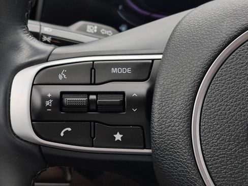 Used 2025 Kia Sportage EX FWD image 25