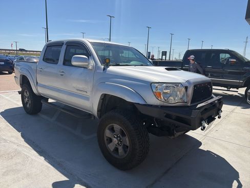 Used 2005 Toyota Tacoma PreRunner image 3