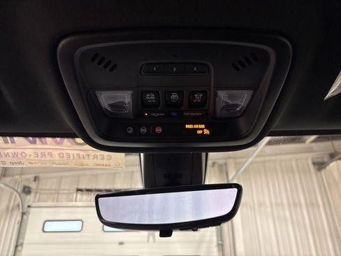Used 2023 Chevrolet Traverse High Country AWD/4WD image 20