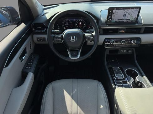 Used 2025 Honda Pilot Elite image 11
