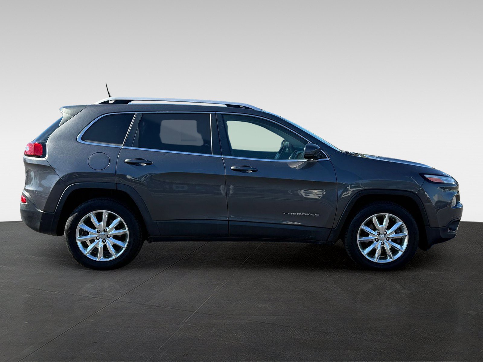 Used 2017 Jeep Cherokee Limited AWD/4WD image 4
