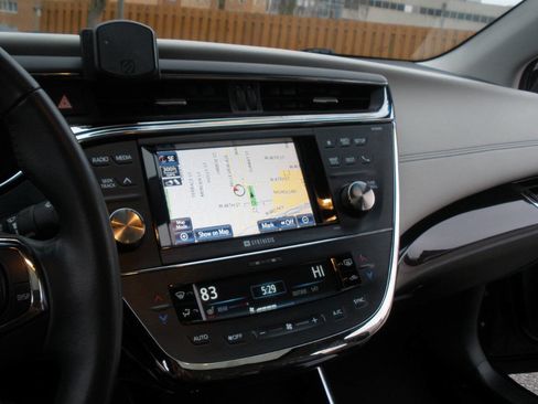 Used 2013 Toyota Avalon Limited image 35