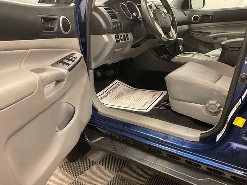 Used 2014 Toyota Tacoma 4x4 Double Cab w/ SR5 Package image 8