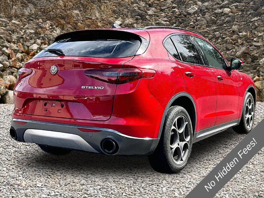Used 2023 Alfa Romeo Stelvio Ti AWD/4WD image 2