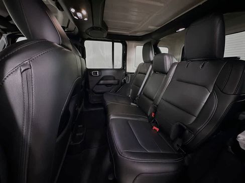 Used 2022 Jeep Wrangler Unlimited Sahara w/ Cold Weather Group AWD/4WD image 14