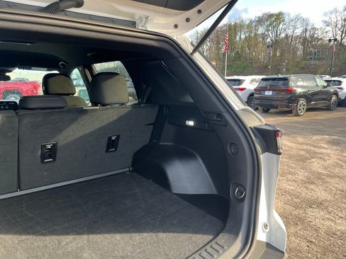 Used 2025 Chevrolet Equinox LT FWD image 11