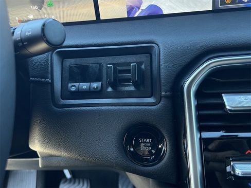 Used 2025 Nissan Armada Platinum Reserve image 18