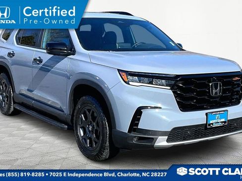 Certified 2024 Honda Pilot TrailSport image 1