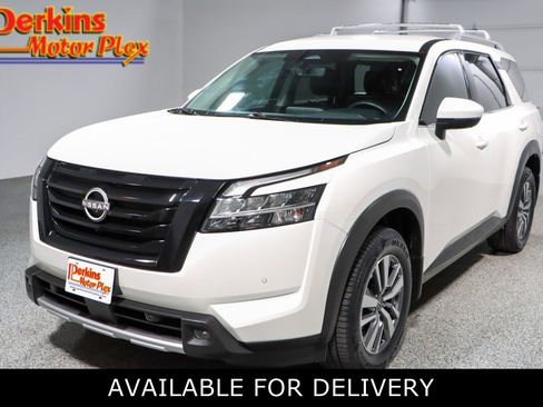 Used 2023 Nissan Pathfinder SL w/ Lighting Package (N92) image 1