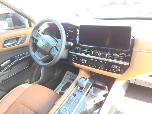 Certified 2026 Nissan Pathfinder Platinum w/ Lighting Package AWD/4WD image 14
