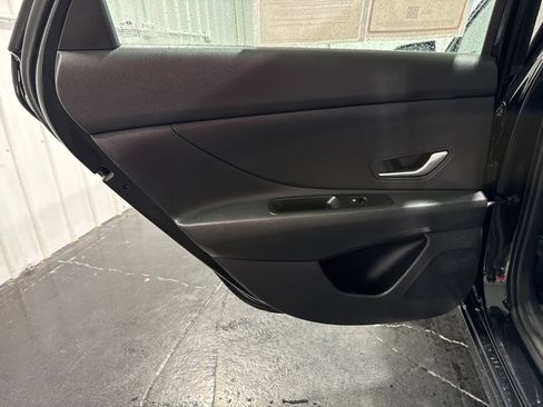 Used 2024 Hyundai Elantra SEL FWD image 17
