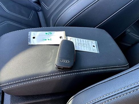 Used 2025 Audi Q3 2.0T Premium w/ Convenience Package image 10