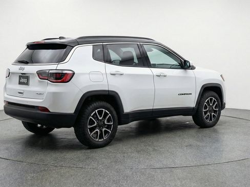 Used 2025 Jeep Compass Trailhawk AWD/4WD image 9