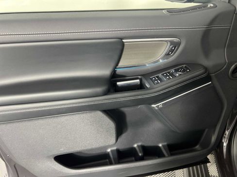 Used 2025 Ford Expedition Max Platinum w/ Driver's Package image 10