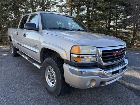 Used 2005 GMC Sierra 2500 SLT w/ Heavy-Duty Power Package image 4