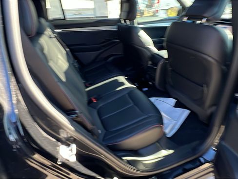 Used 2024 Jeep Wagoneer Launch Edition image 23