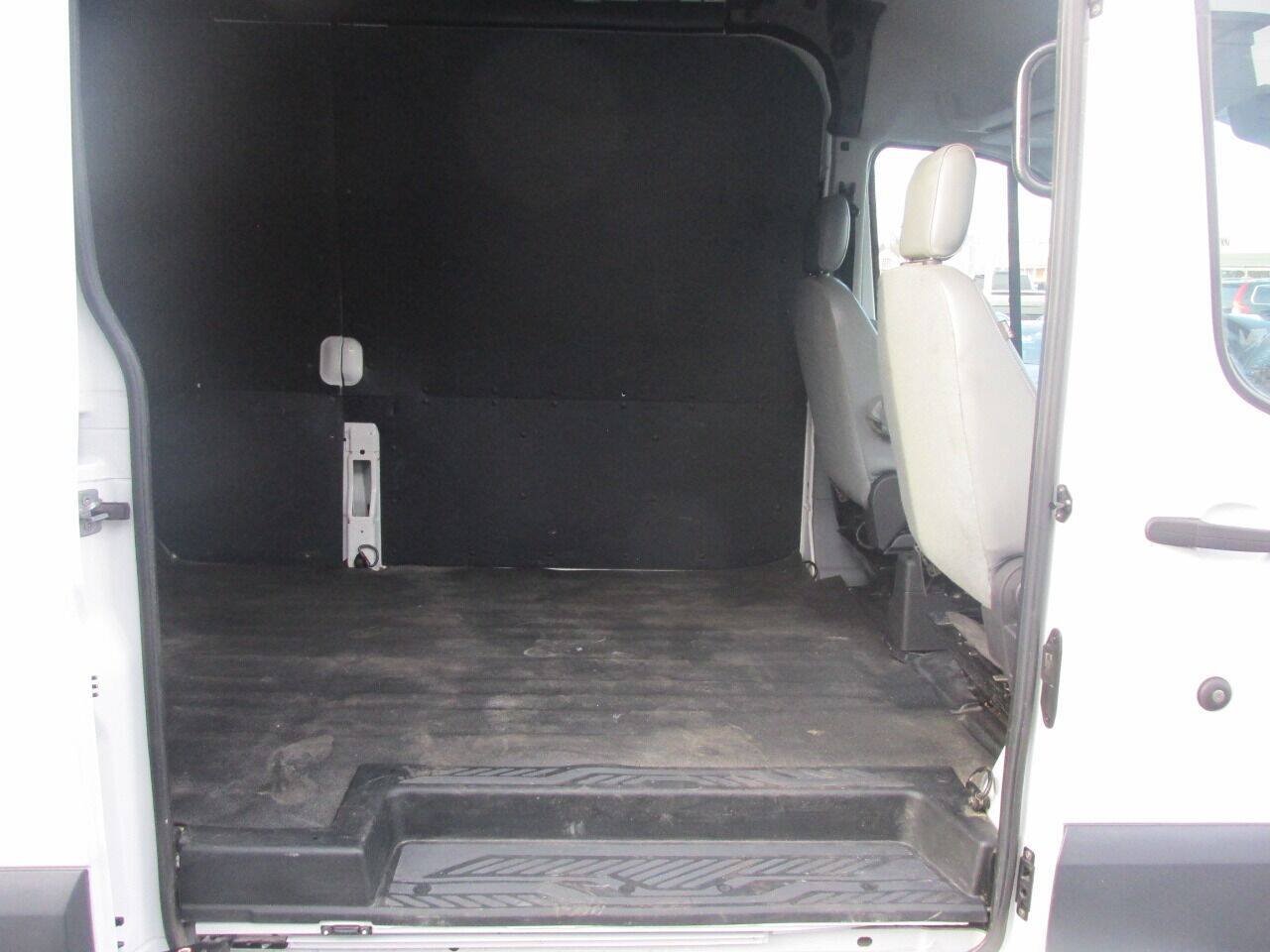 Used 2018 Ford Transit 250 148 Medium Roof RWD image 21