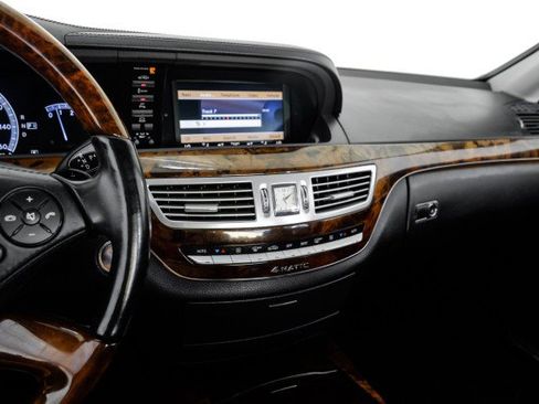 Used 2013 Mercedes-Benz S 550 4MATIC image 25