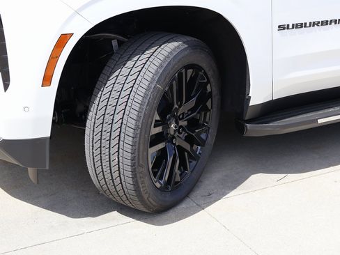 New 2025 Chevrolet Suburban Premier image 50