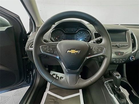 Used 2018 Chevrolet Cruze LT image 11