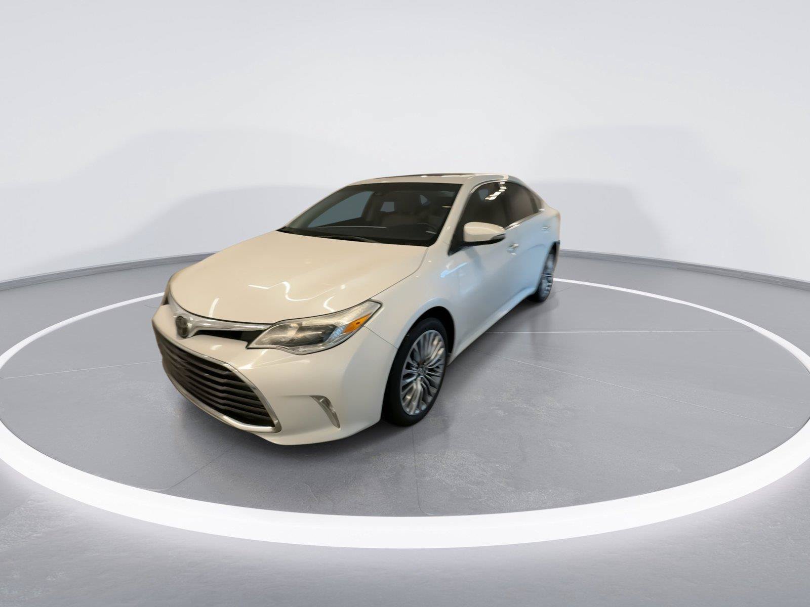 Used 2018 Toyota Avalon Limited FWD image 3