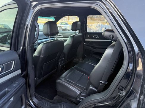 Used 2016 Ford Explorer XLT w/ Equipment Group 202A AWD/4WD image 14
