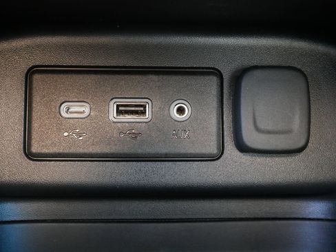 Used 2023 Chevrolet Equinox LT image 29