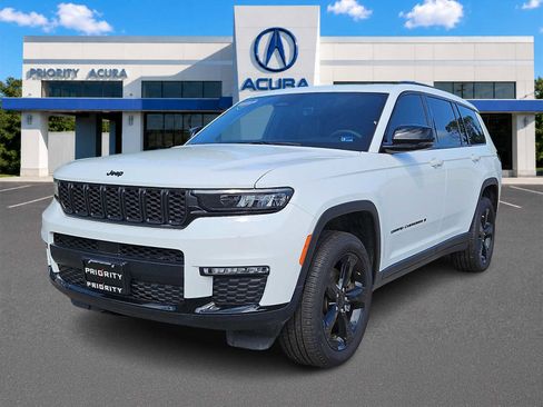 Used 2025 Jeep Grand Cherokee L Limited w/ Black Appearance Package AWD/4WD image 1