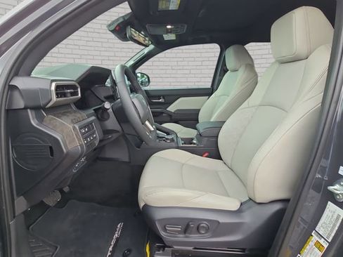 Used 2025 Toyota Tacoma Limited AWD/4WD image 15