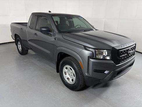 Used 2022 Nissan Frontier S w/ Technology Package RWD image 2