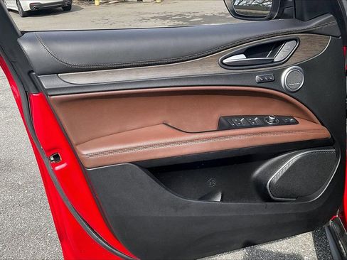Used 2019 Alfa Romeo Stelvio Ti image 28