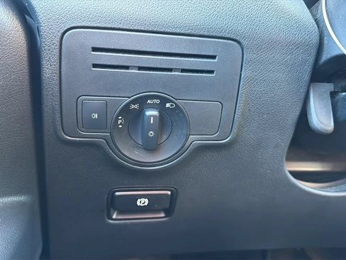 Used 2017 Mercedes-Benz Metris Passenger w/ Appearance Package image 12